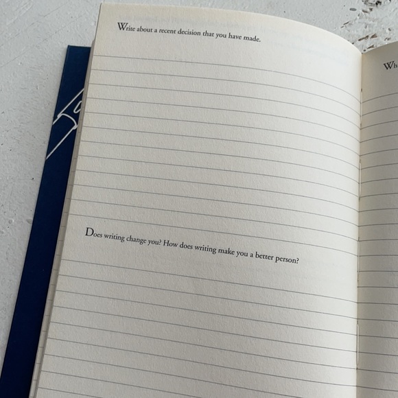 [ 300 Writing Prompts Notebook Meditation Journal - Picture 3 of 3